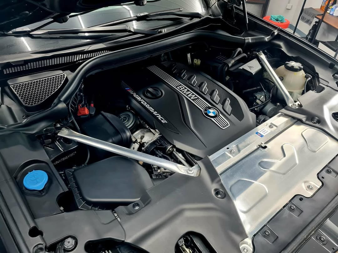 BMW M Performance — Motorraum