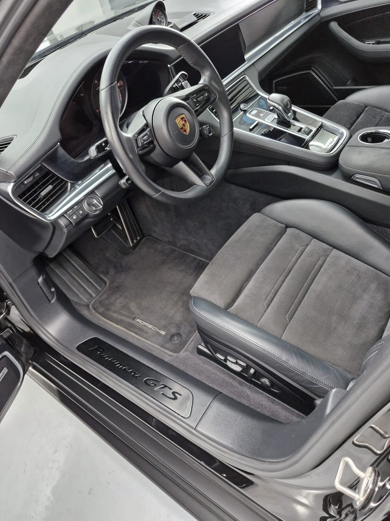Porsche Panamera GTS — Cockpit